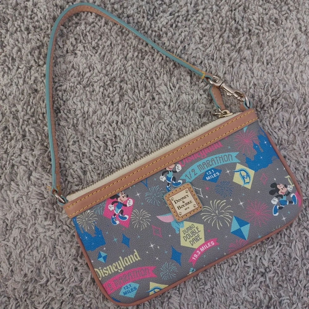NEW Dooney & Bourke runDisney Marathon Running Wallet - Disney Wristlet - Picture 6 of 8